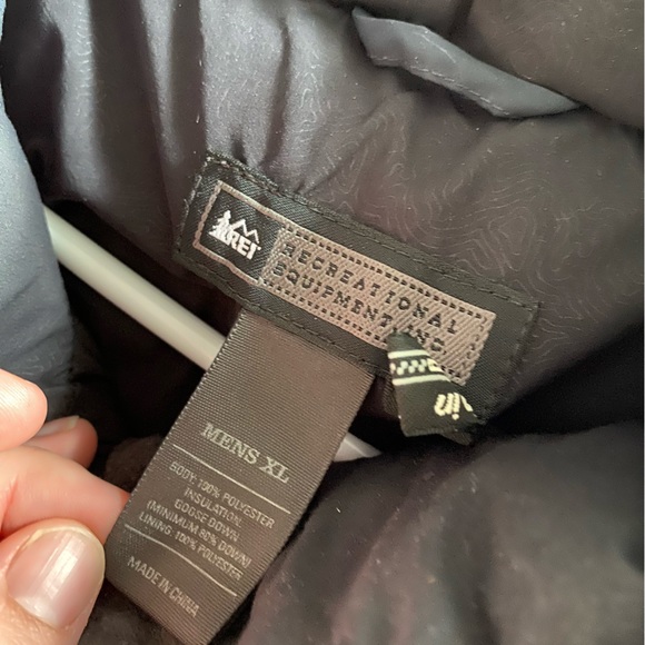 REI Men’s Puffer Vest - Picture 2 of 4